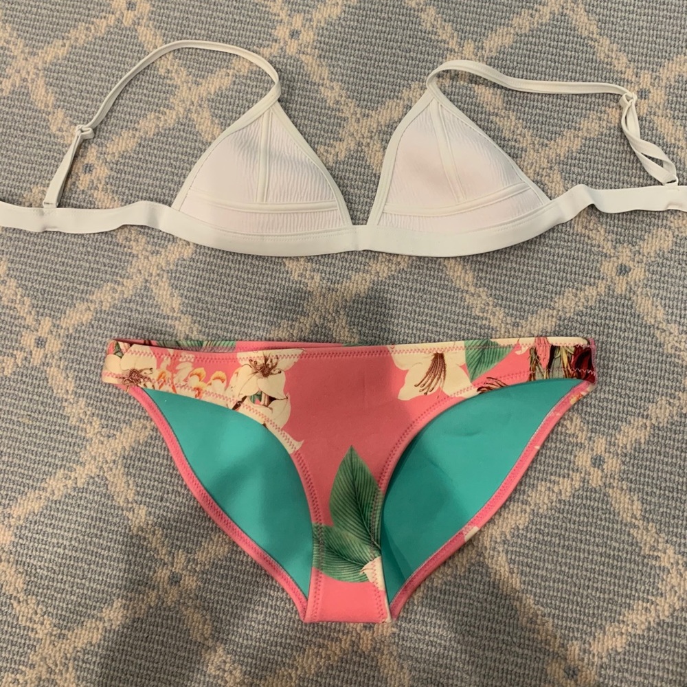 Triangl set! Small top Medium bottoms.